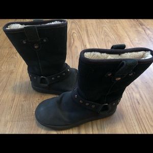 Girls Black Uggs S/N 101383K Pre Owned Size 4